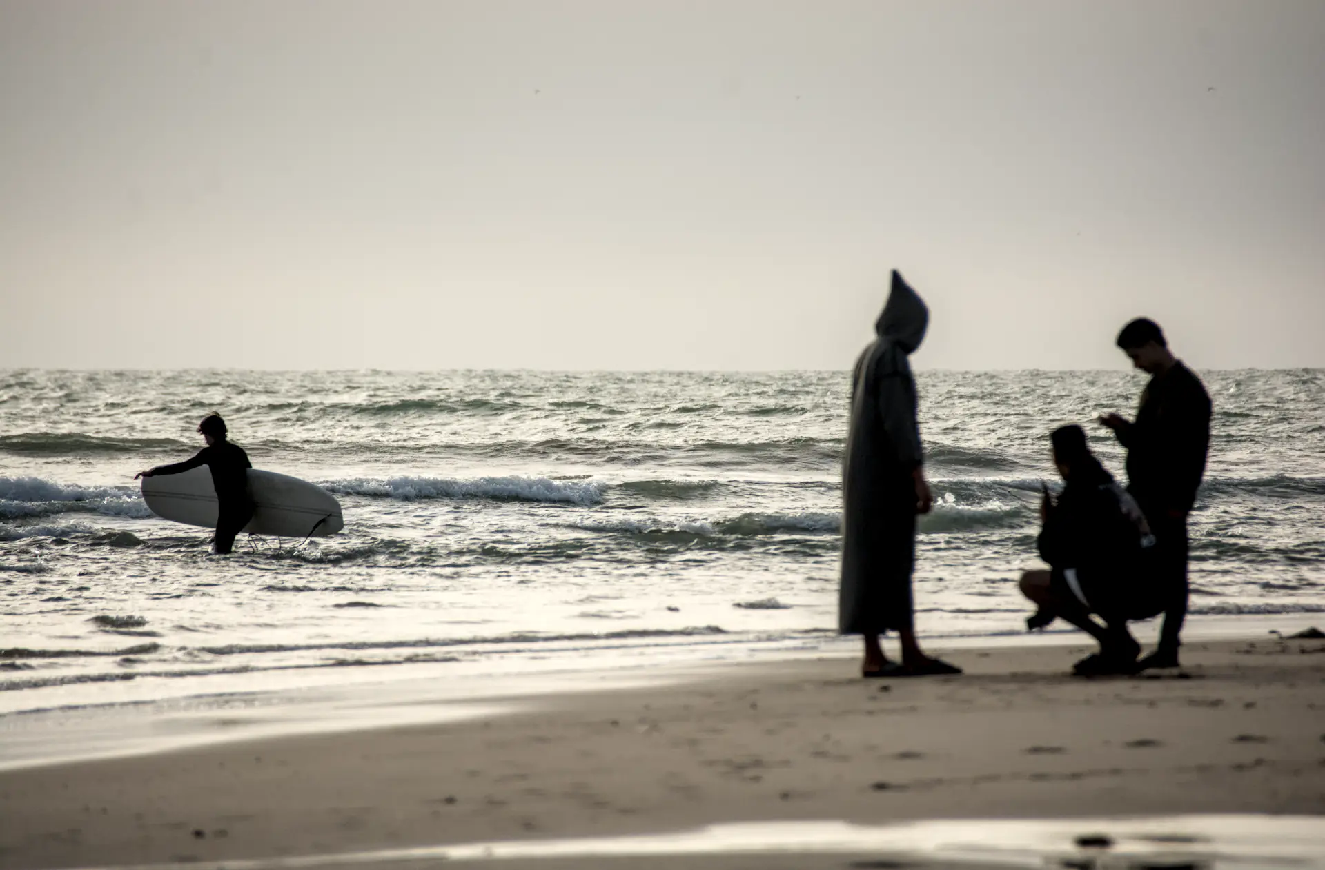 Surfeur à Dakhla